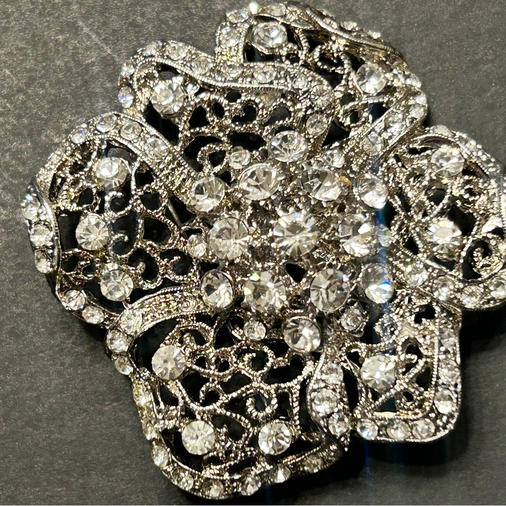 Vintage Style Rhinestone Brooch - Picture 2 of 4
